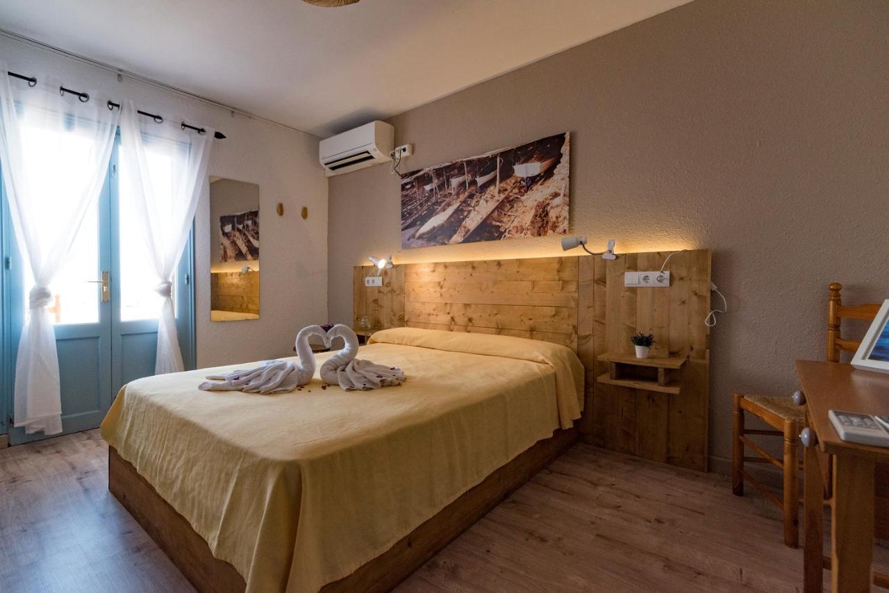 Hostal Santi Es Calo  Exteriér fotografie
